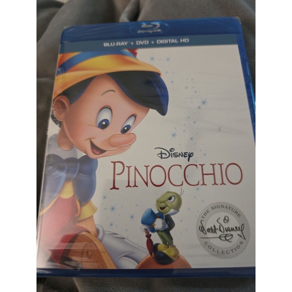 Brand New Pinocchio Blu-ray + DVD + Digital HD Disney Signature Collection - Picture 1 of 3